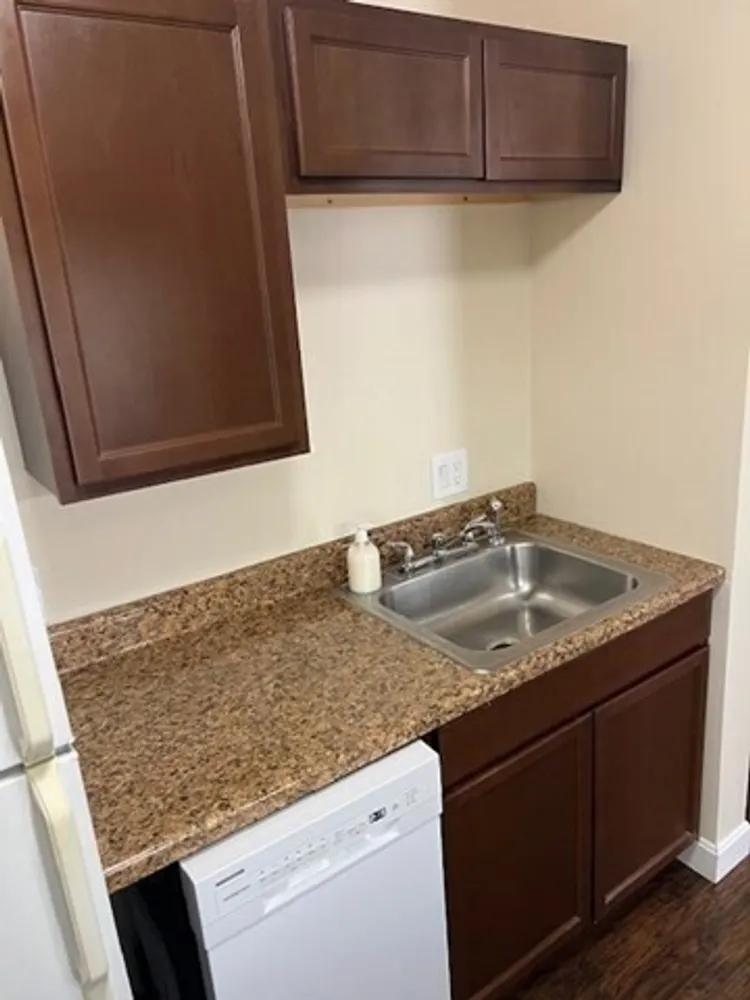201 Thorndike St, Lowell, MA 01852