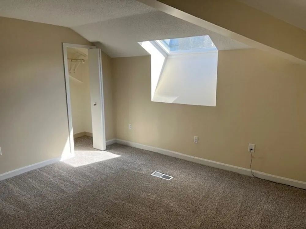 201 Thorndike St, Lowell, MA 01852