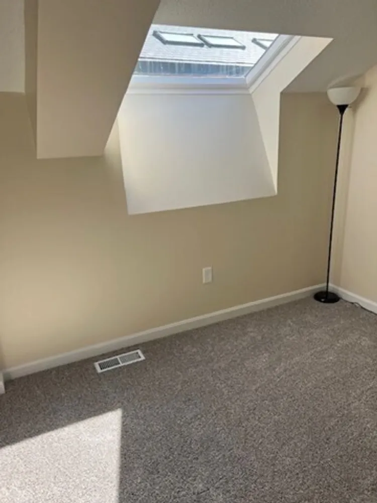 201 Thorndike St, Lowell, MA 01852