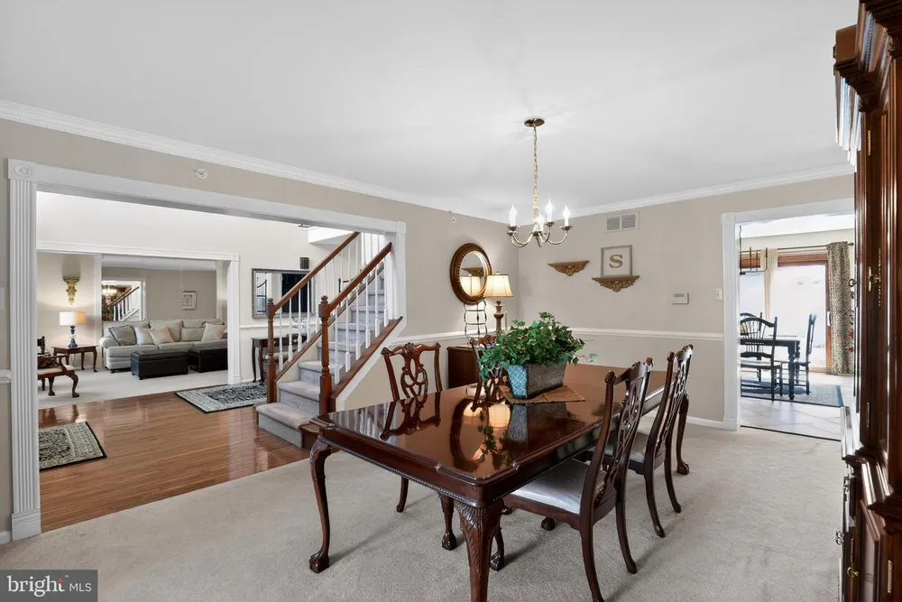 332 Evening Walk Ln, Warrington, PA 18976