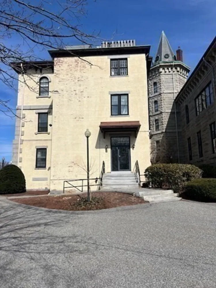 201 Thorndike St, Lowell, MA 01852