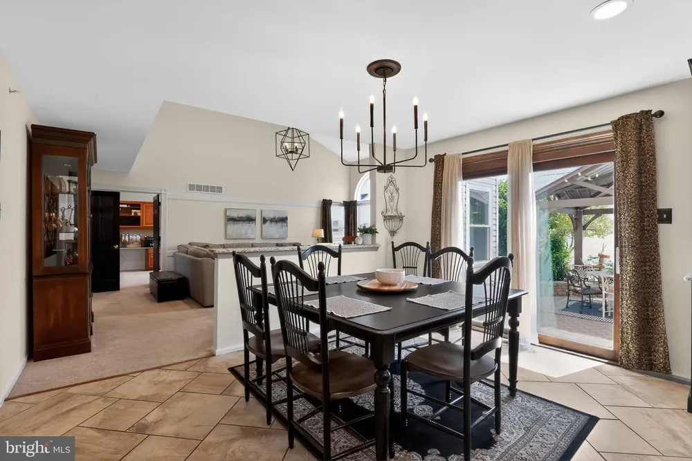 332 Evening Walk Ln, Warrington, PA 18976
