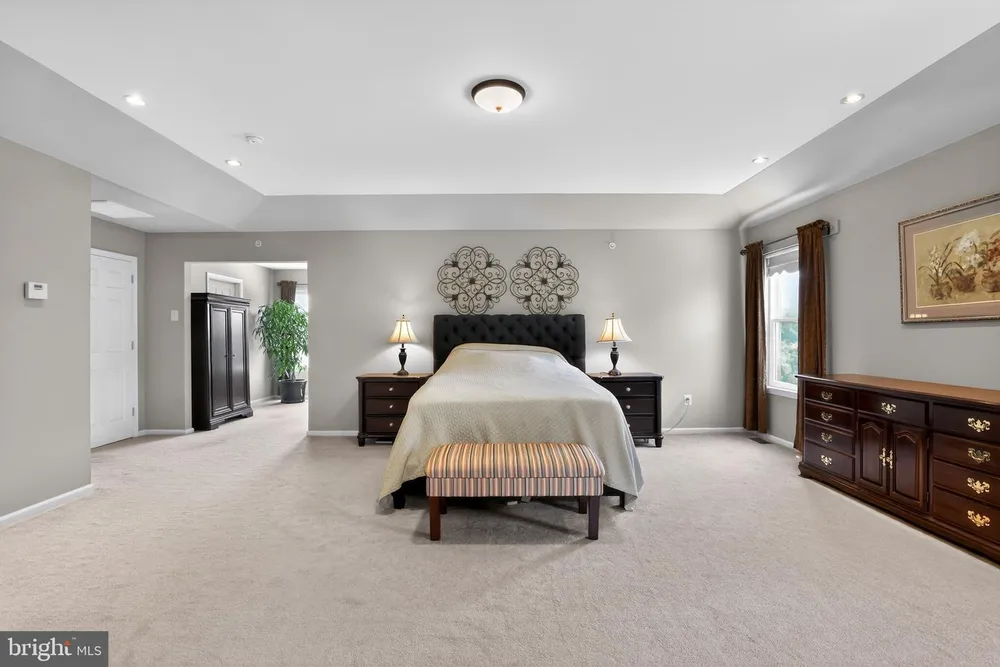 332 Evening Walk Ln, Warrington, PA 18976