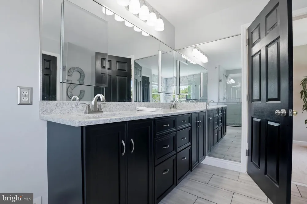 332 Evening Walk Ln, Warrington, PA 18976