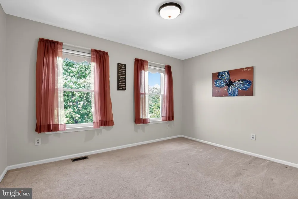 332 Evening Walk Ln, Warrington, PA 18976