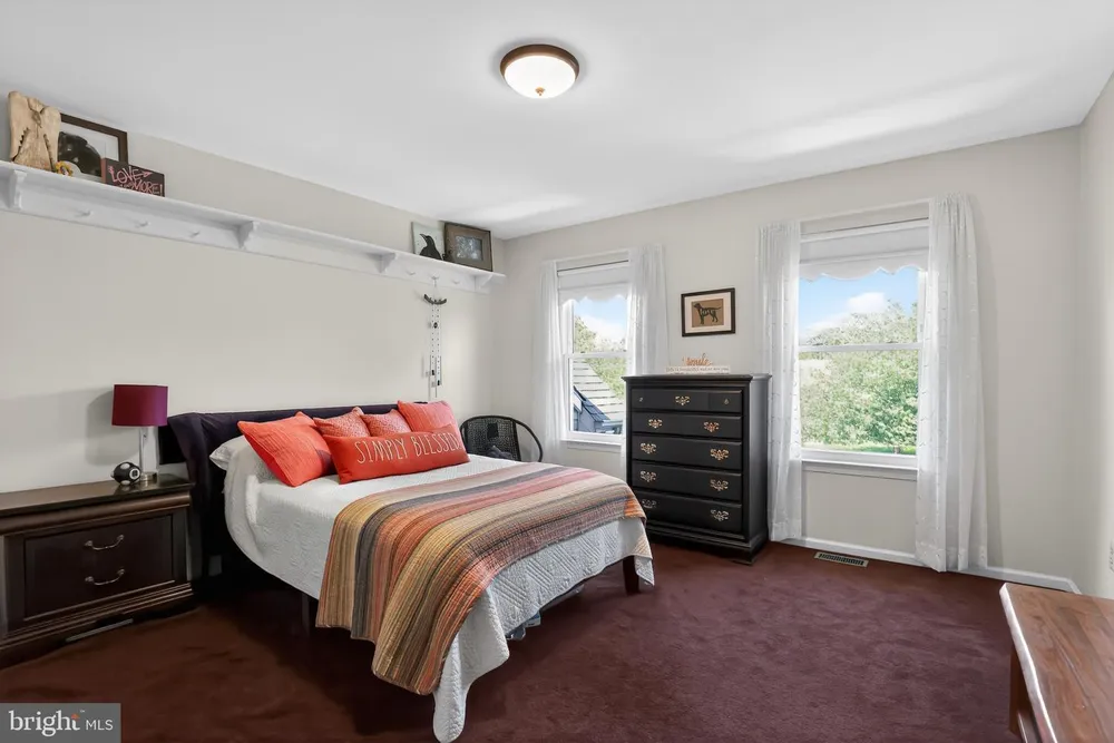 332 Evening Walk Ln, Warrington, PA 18976