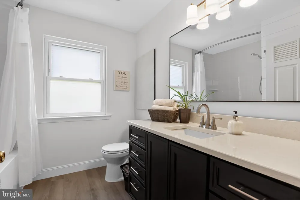 332 Evening Walk Ln, Warrington, PA 18976