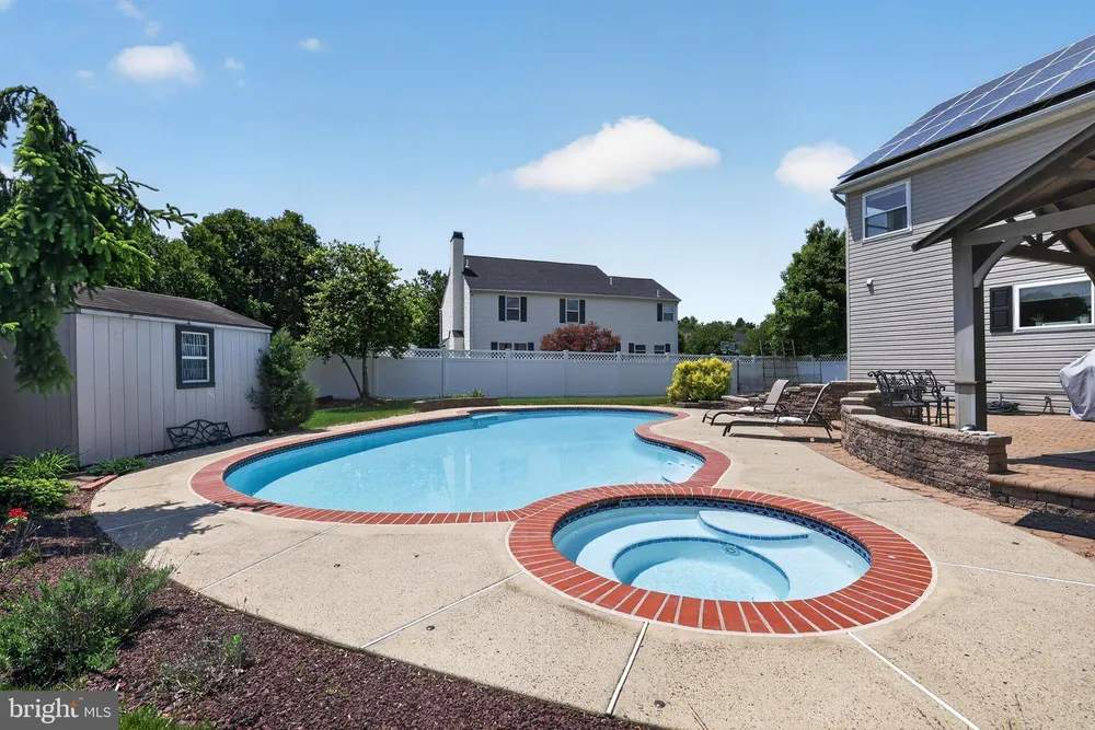 332 Evening Walk Ln, Warrington, PA 18976