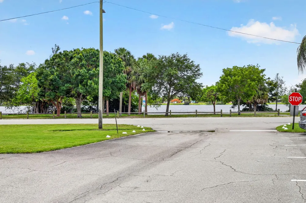 3240 Lake Osborne Dr, Lake Worth Beach, FL 33461