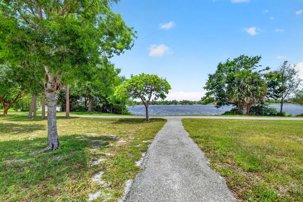 3240 Lake Osborne Dr, Lake Worth Beach, FL 33461