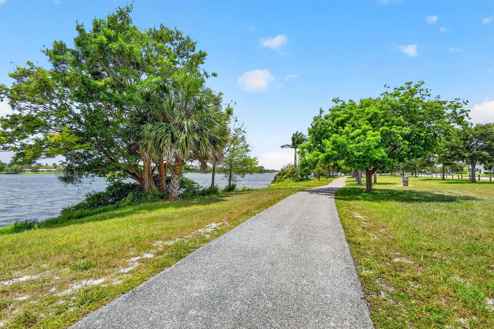 3240 Lake Osborne Dr, Lake Worth Beach, FL 33461