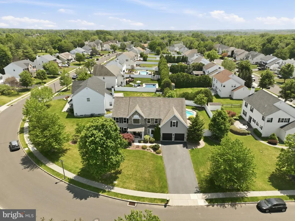 332 Evening Walk Ln, Warrington, PA 18976