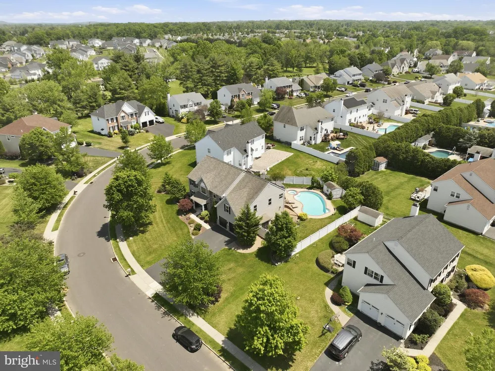 332 Evening Walk Ln, Warrington, PA 18976