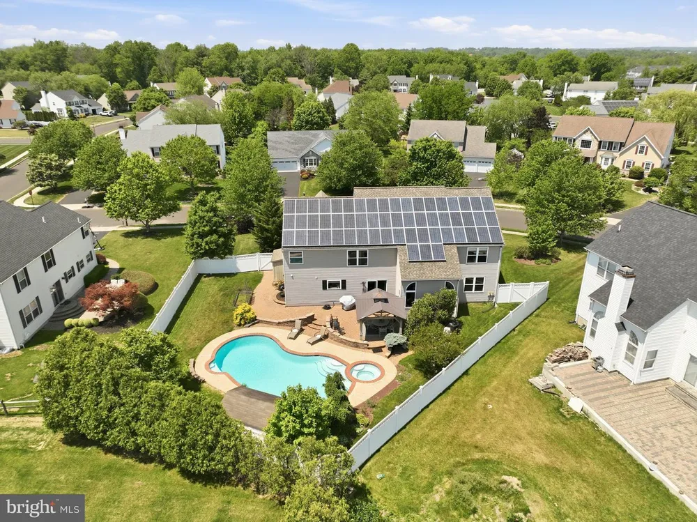 332 Evening Walk Ln, Warrington, PA 18976
