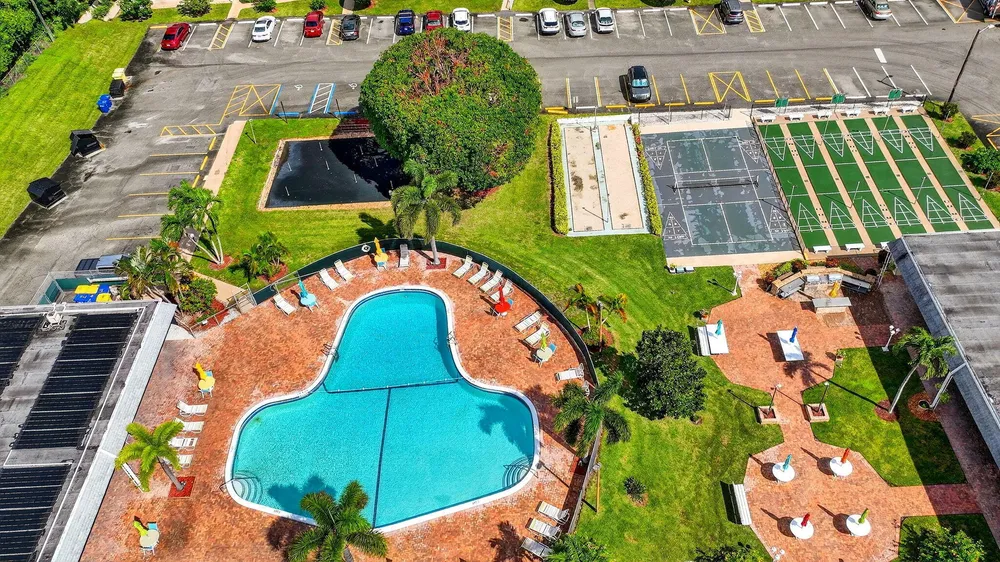 3240 Lake Osborne Dr, Lake Worth Beach, FL 33461