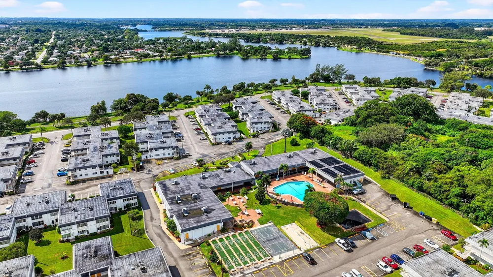 3240 Lake Osborne Dr, Lake Worth Beach, FL 33461