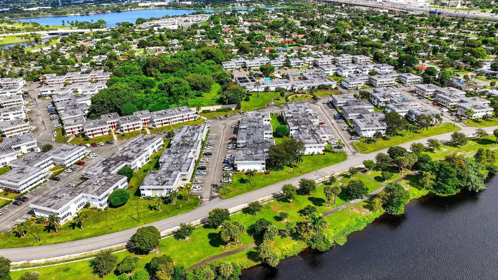 3240 Lake Osborne Dr, Lake Worth Beach, FL 33461