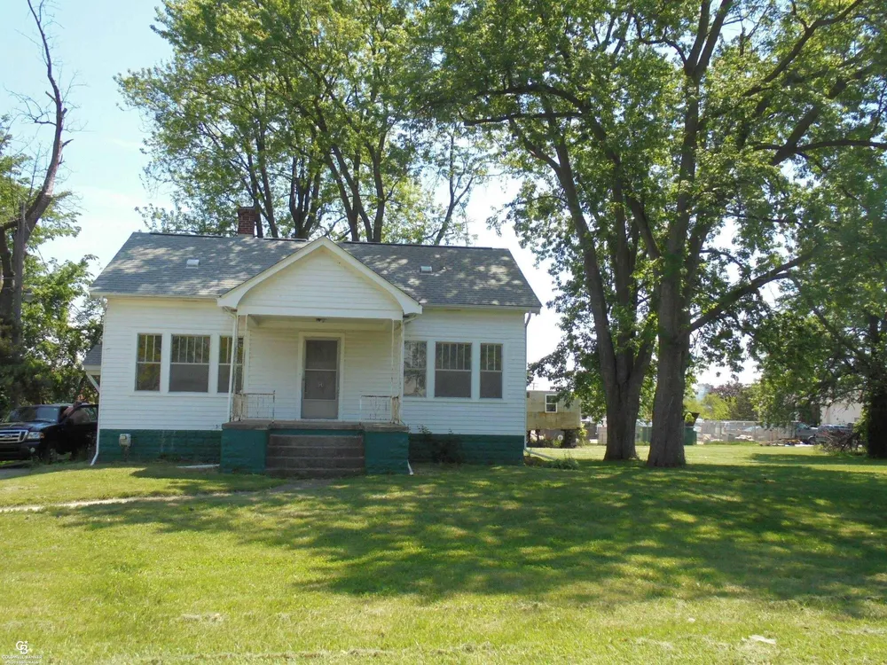 35080 Hengesbach Dr, Clinton Township, MI 48035