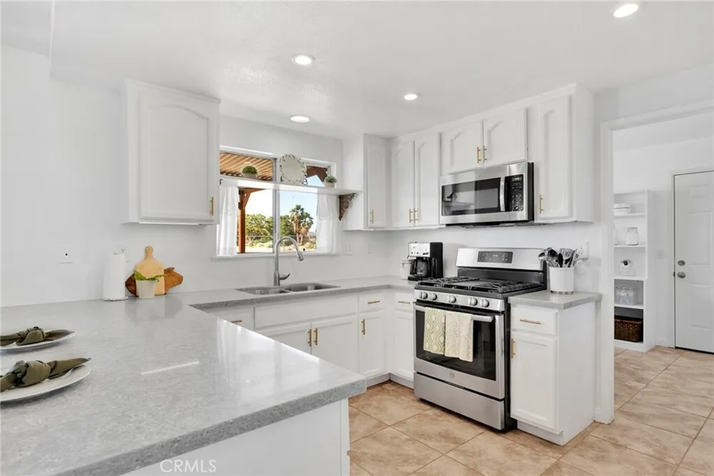 22672 El Centro Rd, Apple Valley, CA 92307
