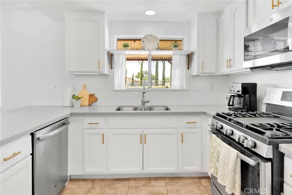 22672 El Centro Rd, Apple Valley, CA 92307