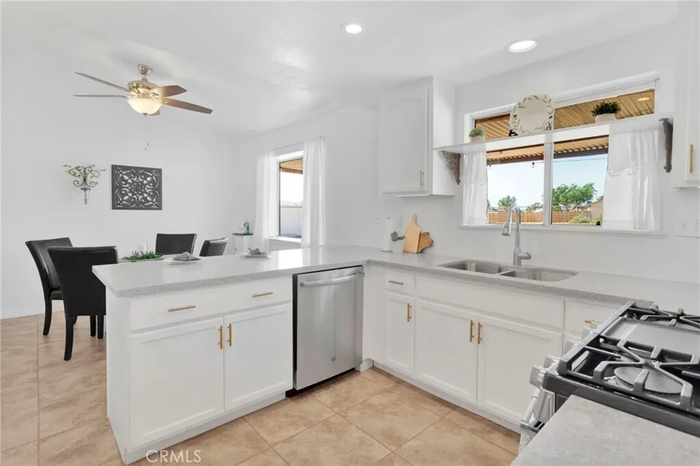 22672 El Centro Rd, Apple Valley, CA 92307