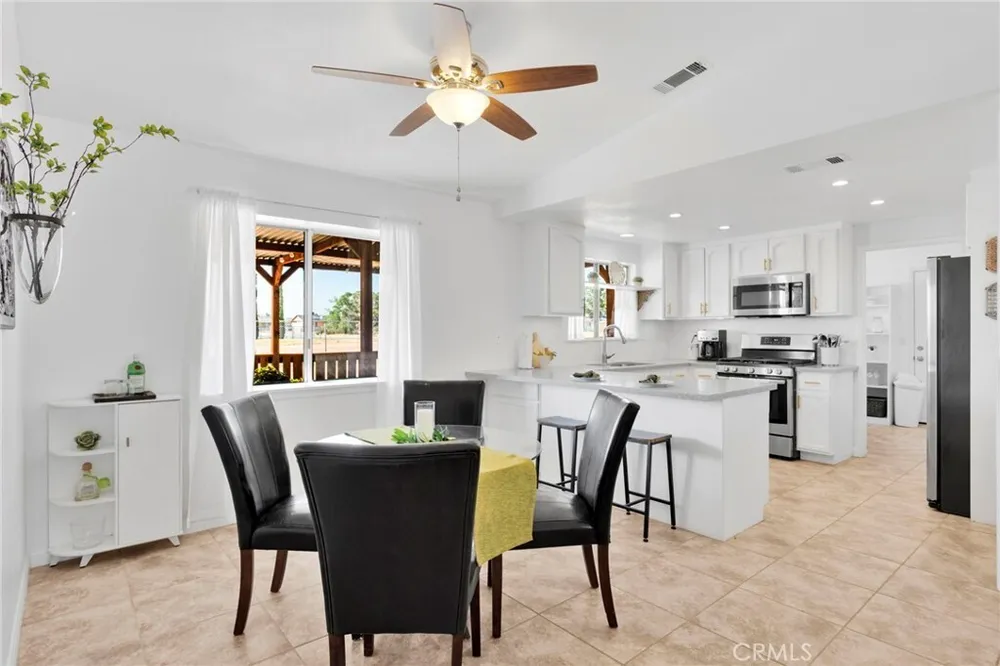 22672 El Centro Rd, Apple Valley, CA 92307