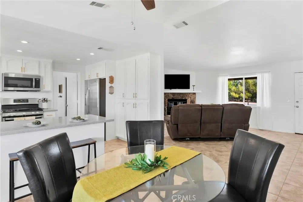 22672 El Centro Rd, Apple Valley, CA 92307