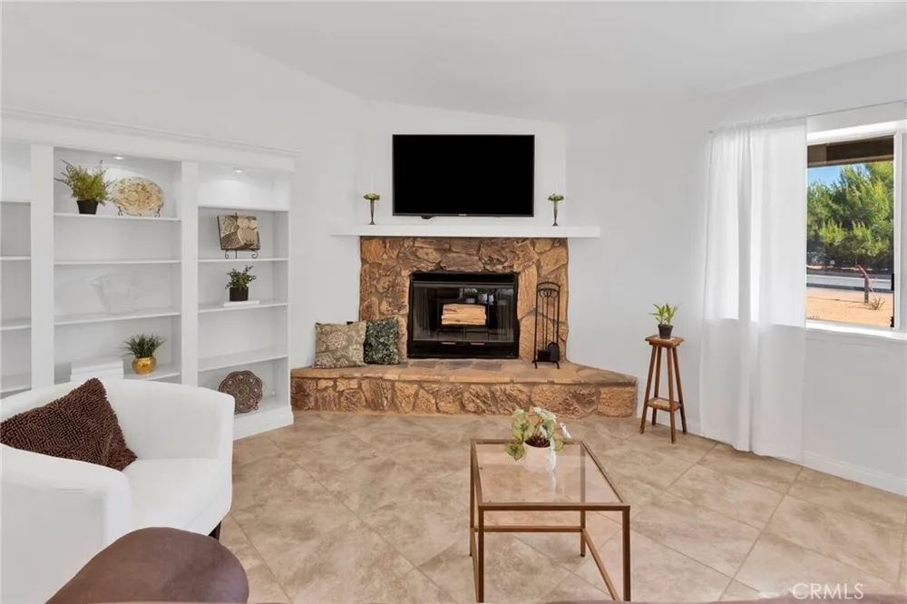 22672 El Centro Rd, Apple Valley, CA 92307