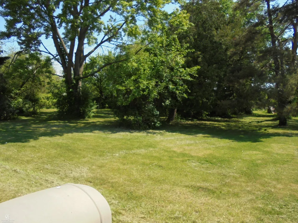 35080 Hengesbach Dr, Clinton Township, MI 48035