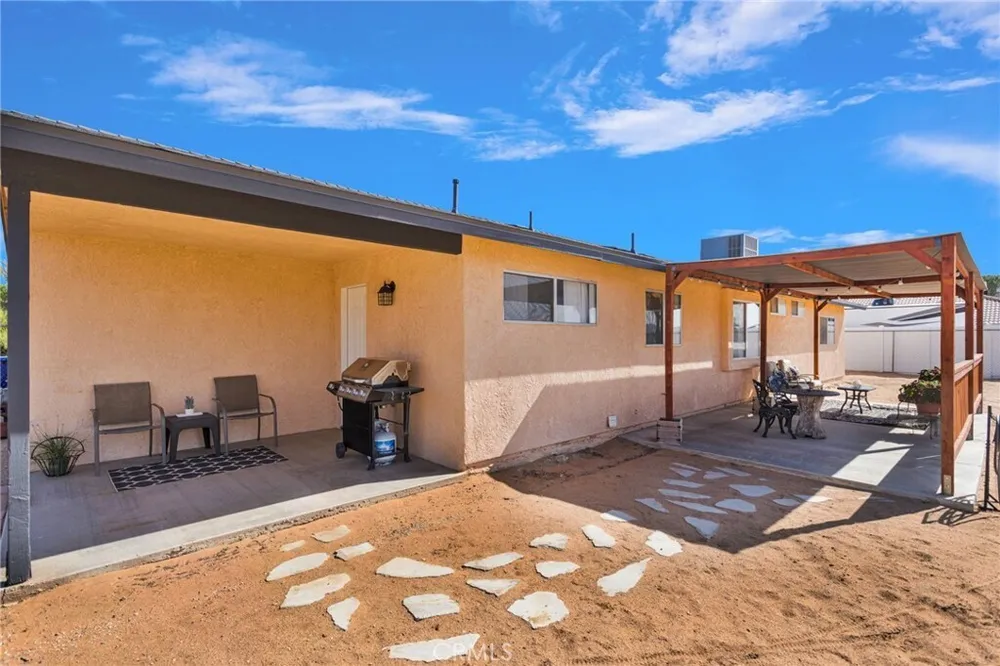 22672 El Centro Rd, Apple Valley, CA 92307
