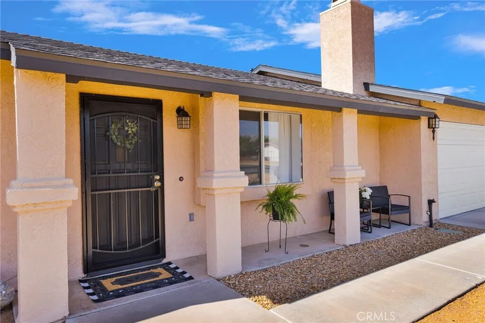 22672 El Centro Rd, Apple Valley, CA 92307