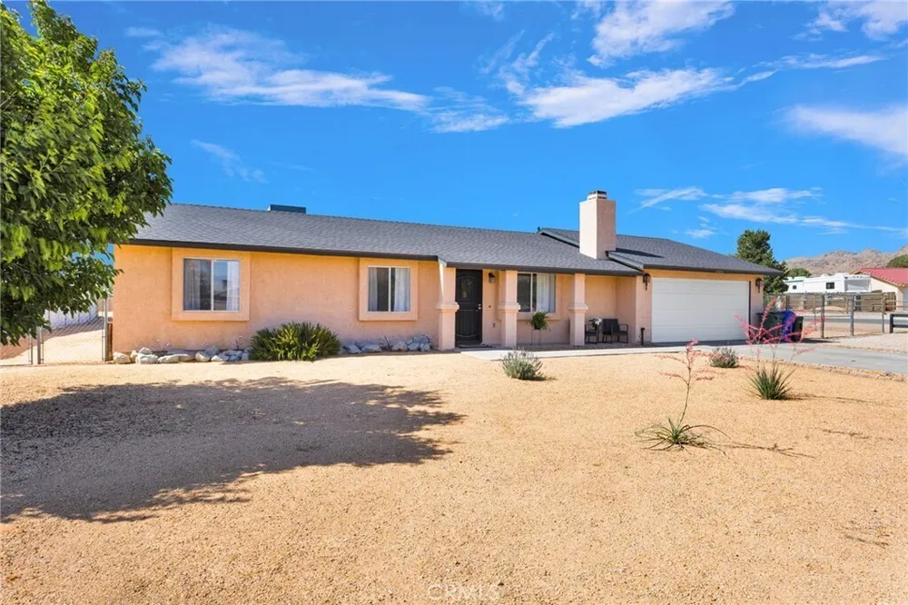 22672 El Centro Rd, Apple Valley, CA 92307