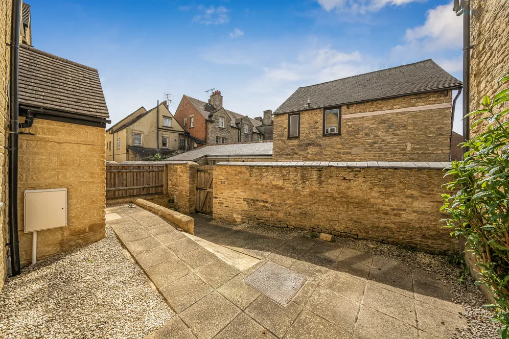 High Street, Witney, OX28 photo 9