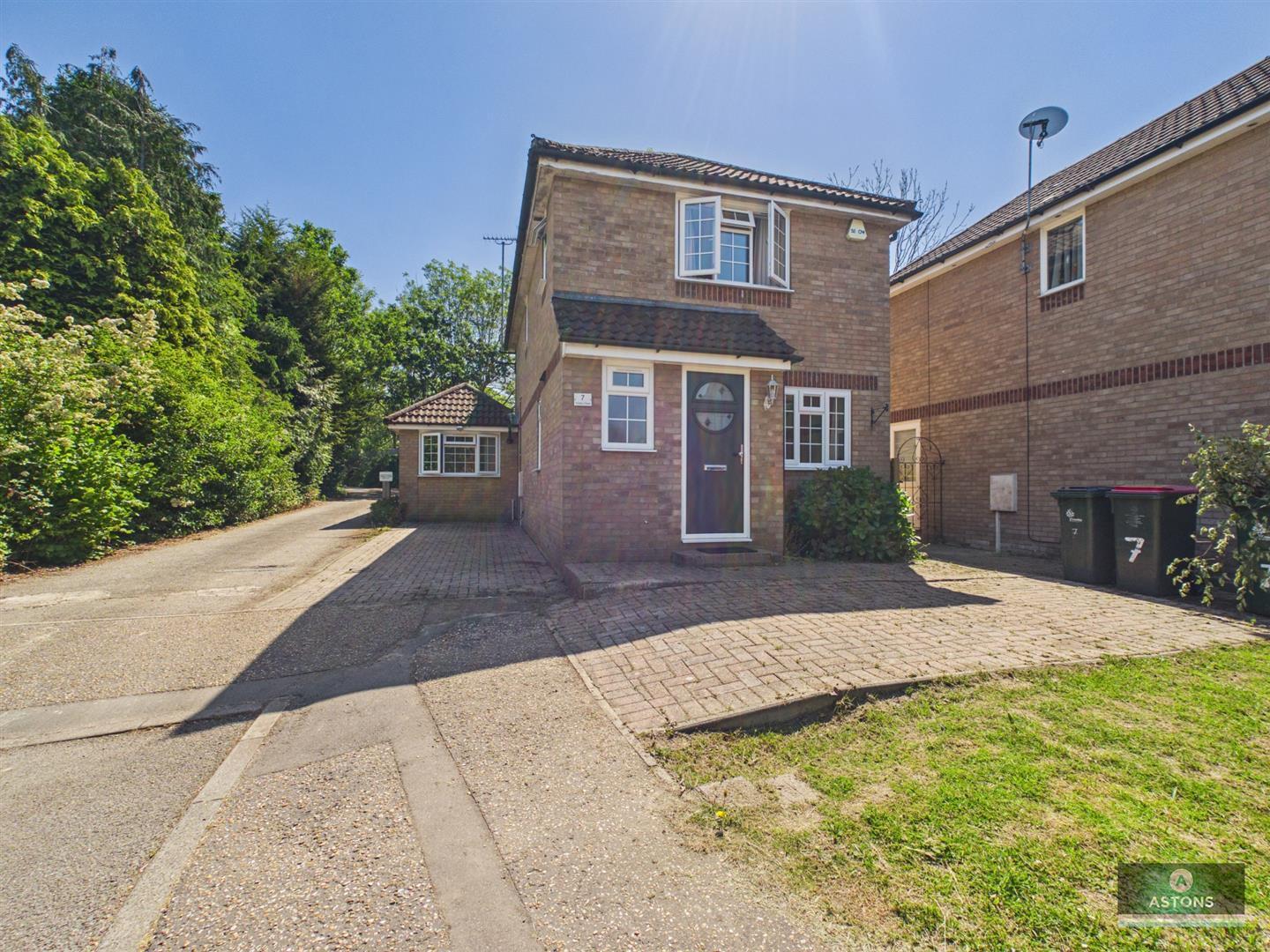 Tinsley Close, Crawley Image 1