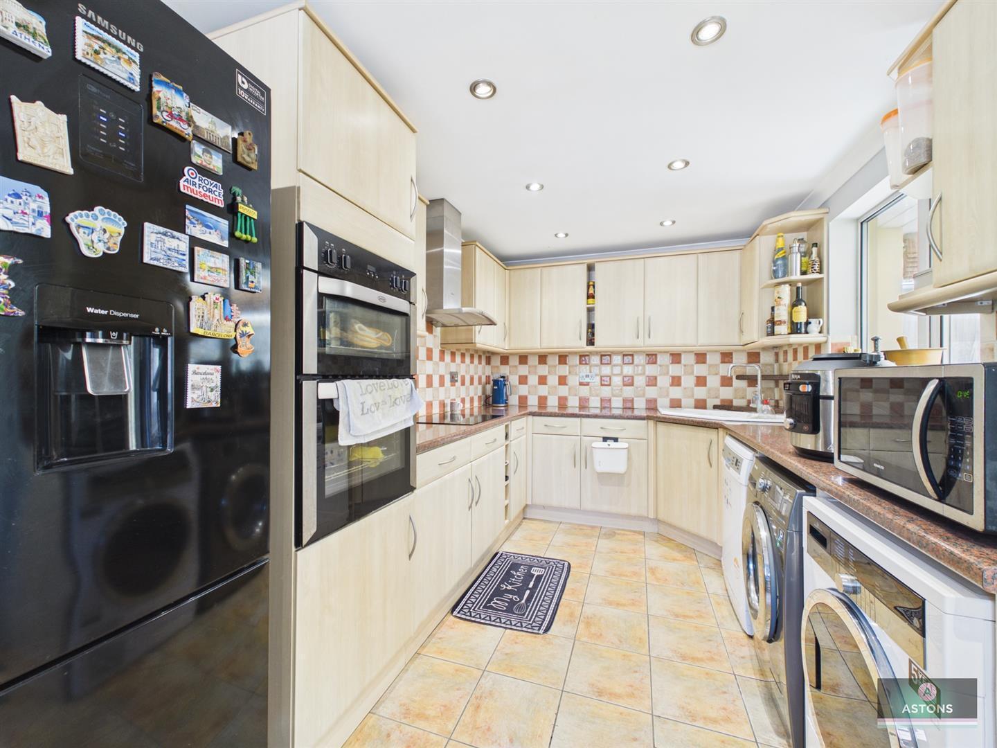 Tinsley Close, Crawley Image 3