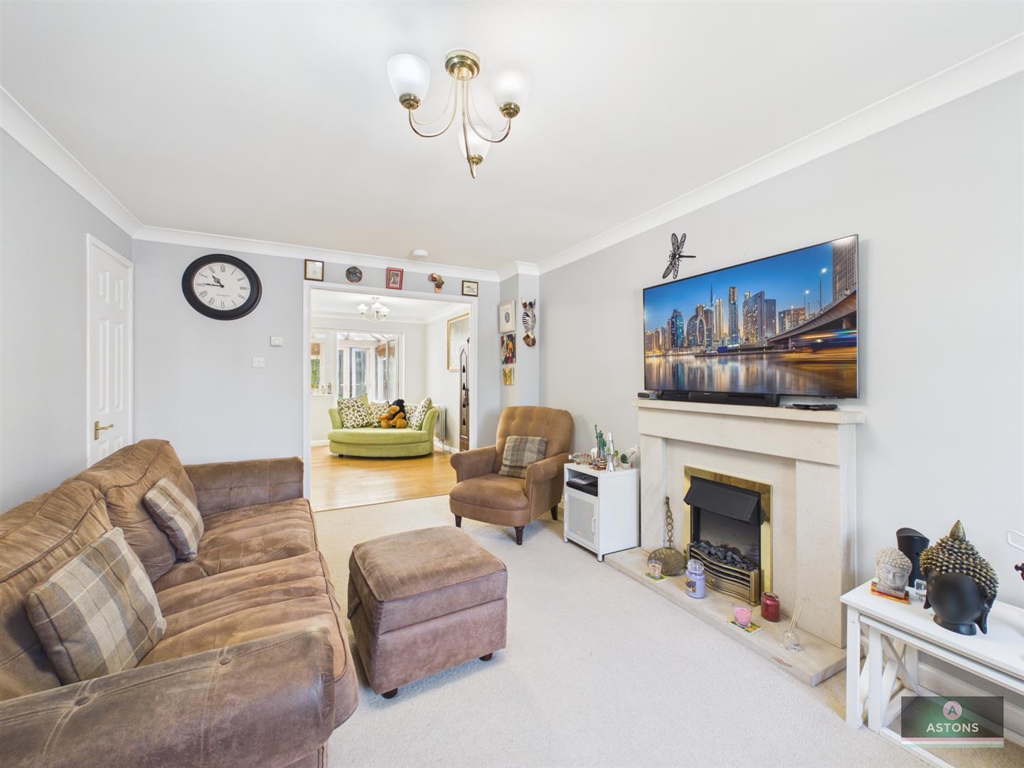Tinsley Close, Crawley Image 5