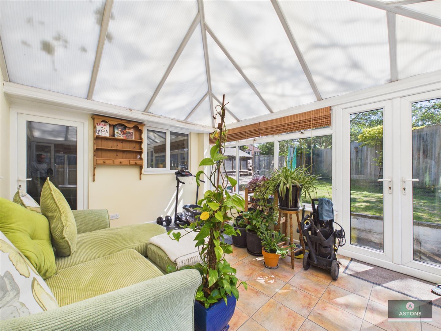 Tinsley Close, Crawley Image 7