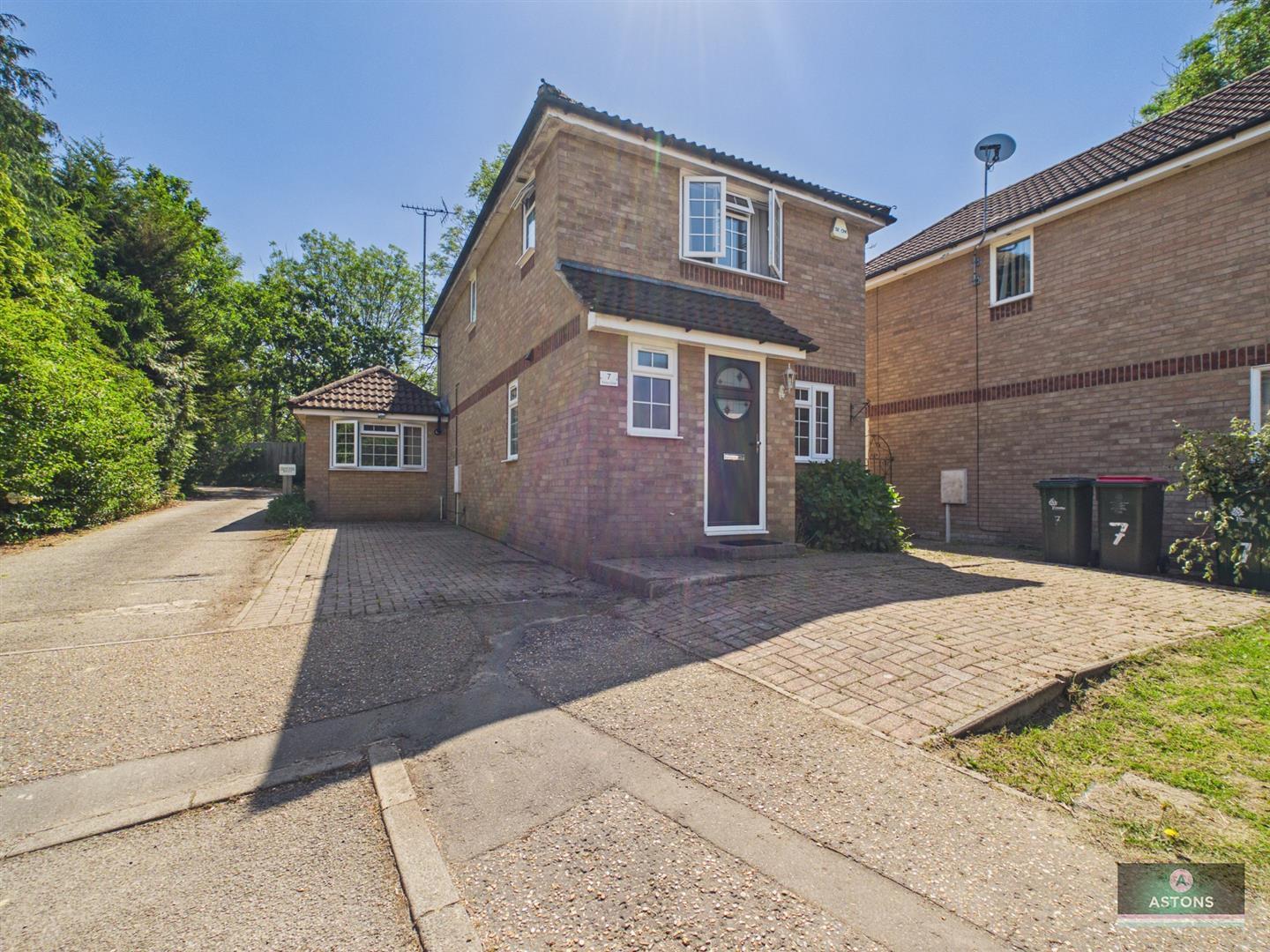 Tinsley Close, Crawley Image 17