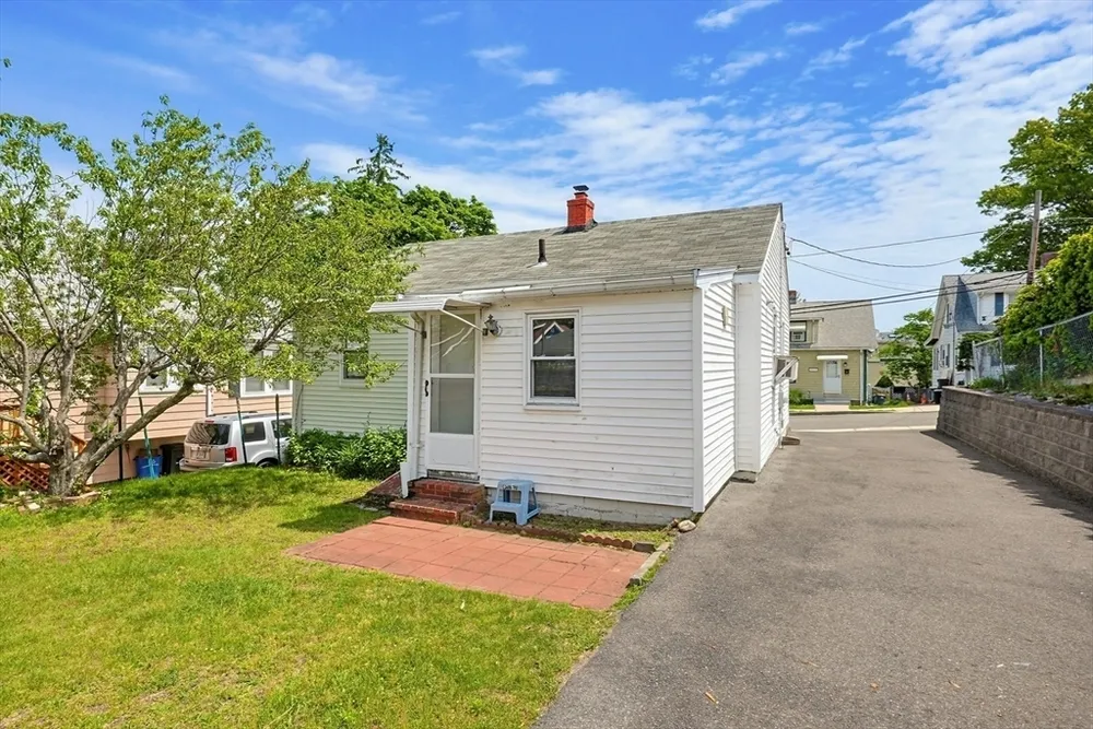 15 Becket St, Quincy, MA 02171