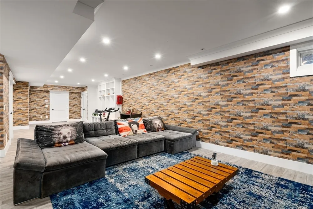 136 Beaumont Ave, Newton, MA 02460