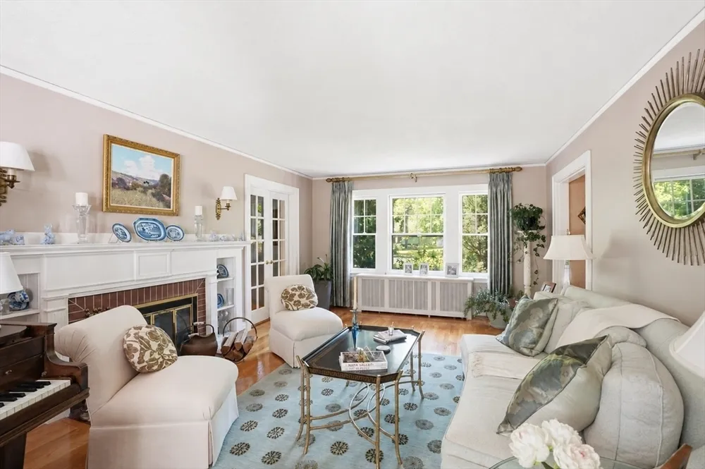 80 Hollingsworth Ave, Braintree, MA 02184