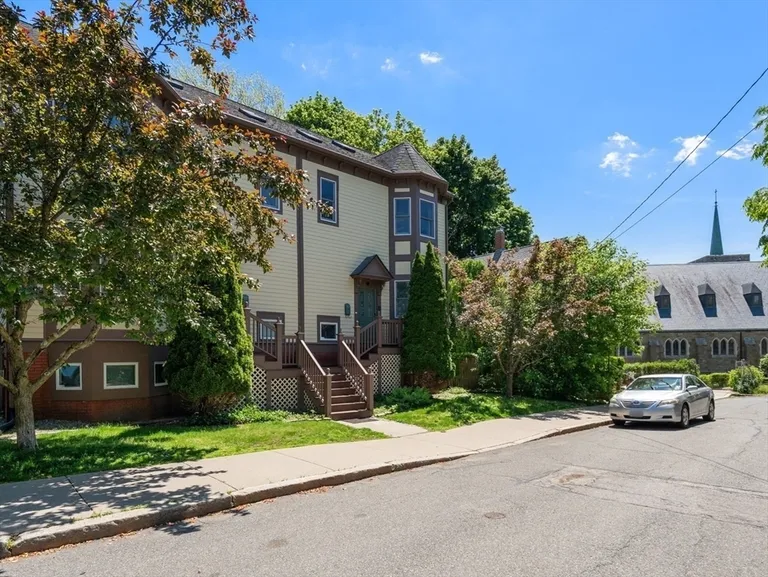70 Victoria St, Somerville, MA 02144