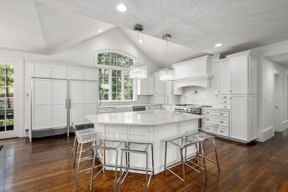 22 Plymouth Rd, Wellesley, MA 02481