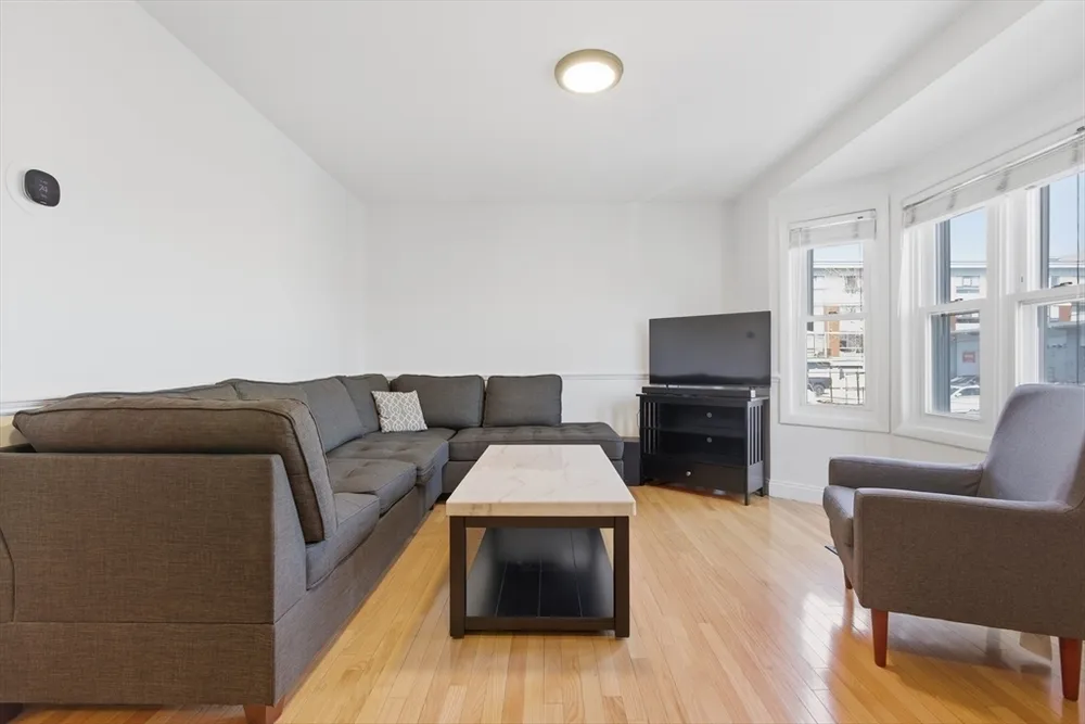 281 W 2nd St, Boston, MA 02127