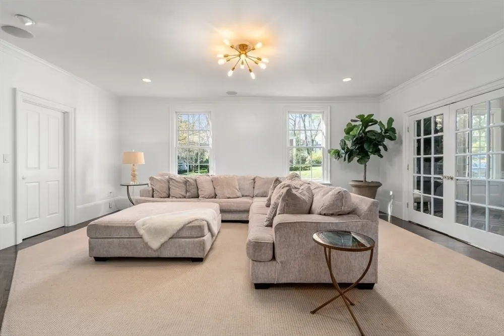 22 Plymouth Rd, Wellesley, MA 02481