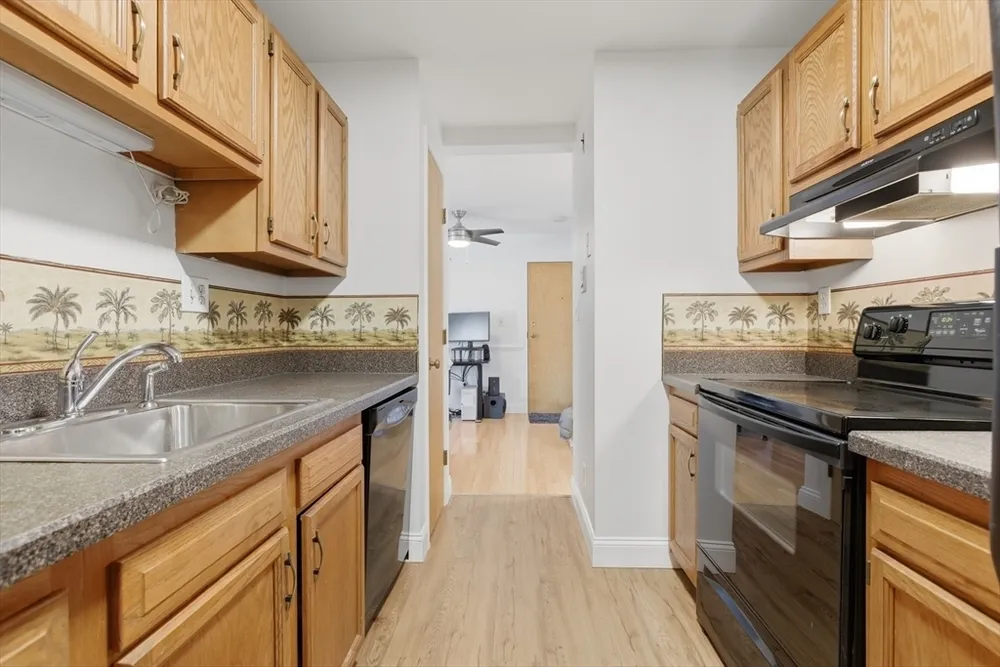 281 W 2nd St, Boston, MA 02127