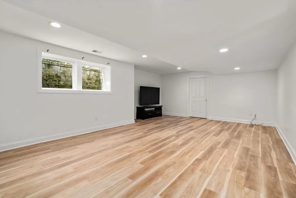 22 Plymouth Rd, Wellesley, MA 02481