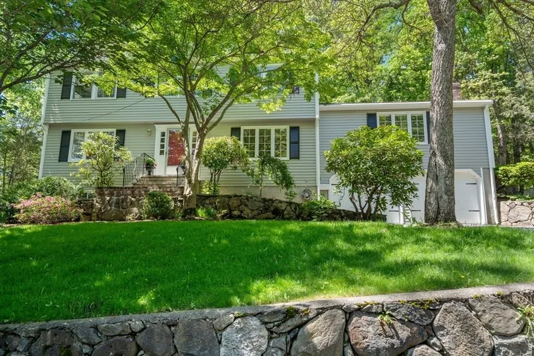 141 Westgate Rd, Wellesley Hills, MA 02481
