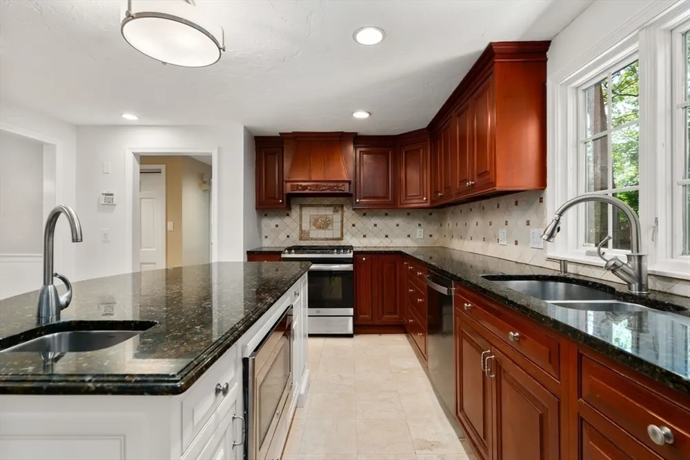 141 Westgate Rd, Wellesley Hills, MA 02481