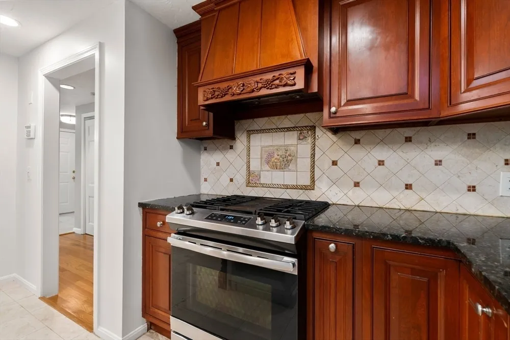 141 Westgate Rd, Wellesley Hills, MA 02481